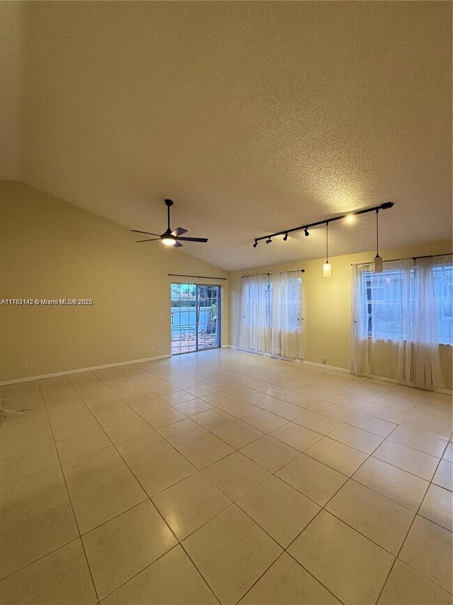 Building Photo - 9366 Arborwood Cir