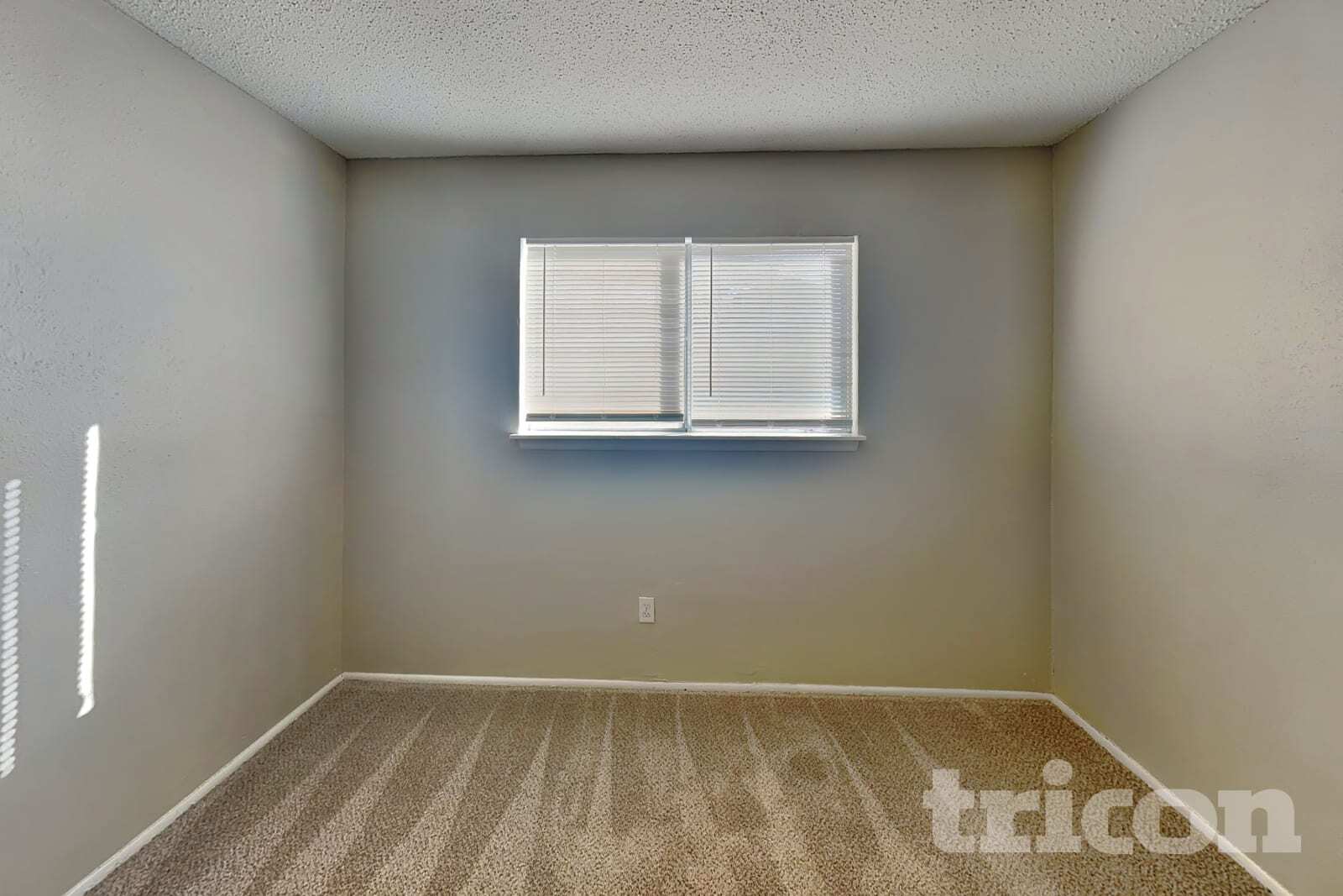 Building Photo - 13622 Oak Breeze