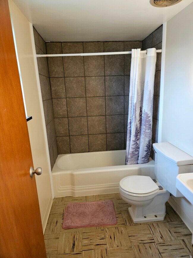 Building Photo - 157 Porter St NE