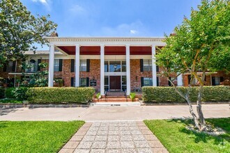 Building Photo - 2824 Briarhurst Dr