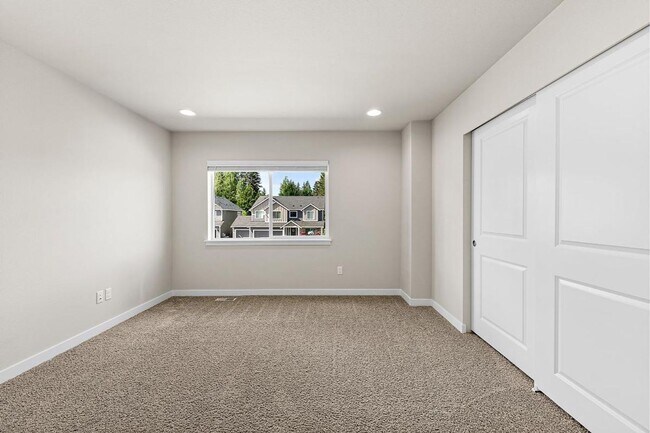 Building Photo - Modern 4-Bedroom Yelm Home with Covered Patio, Outdoor Fireplace & Office/Flex Space!