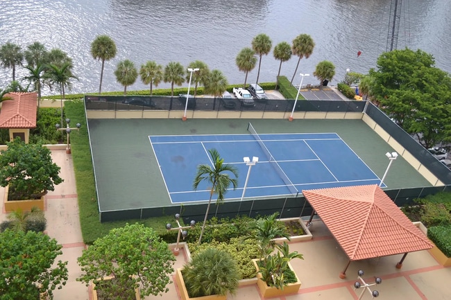 Building Photo - 290 174th St St