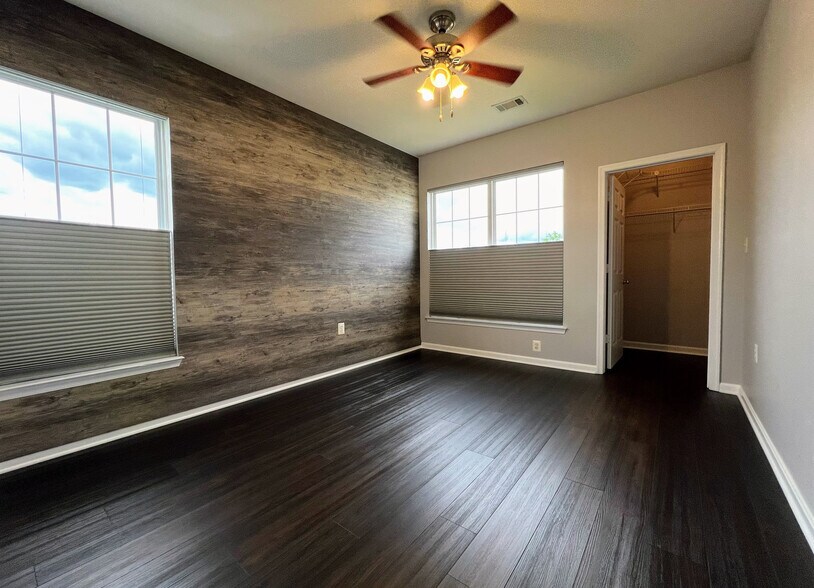 Blinds open from top or bottom - 5130 Brittney Elyse Cir