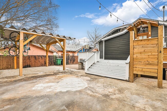 Building Photo - 4731 Woodside St