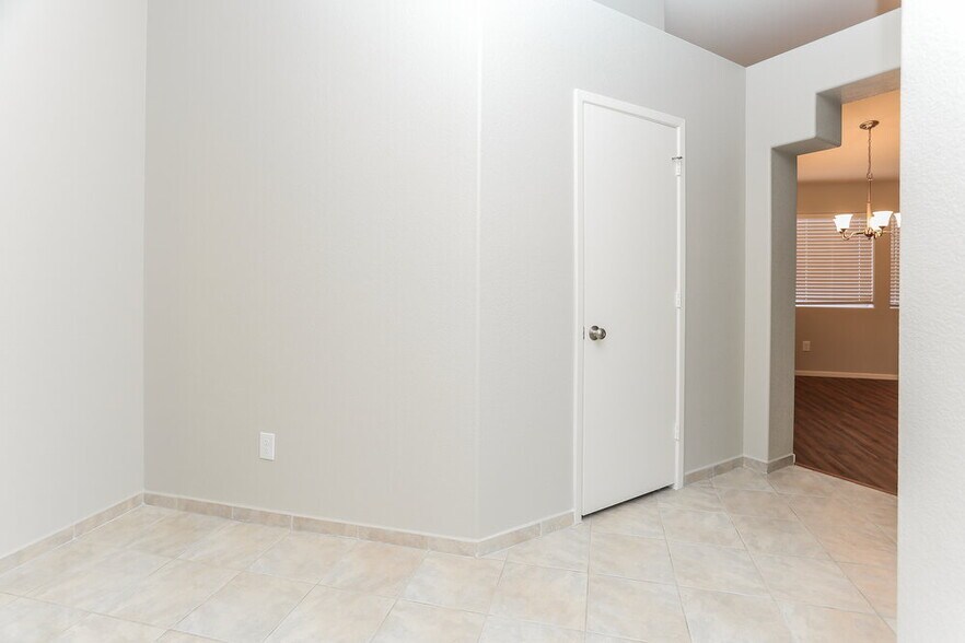Building Photo - 3445 Golden Pedal St