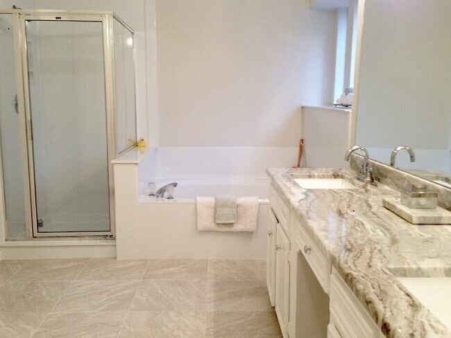 Building Photo - 5515 Strack Rd