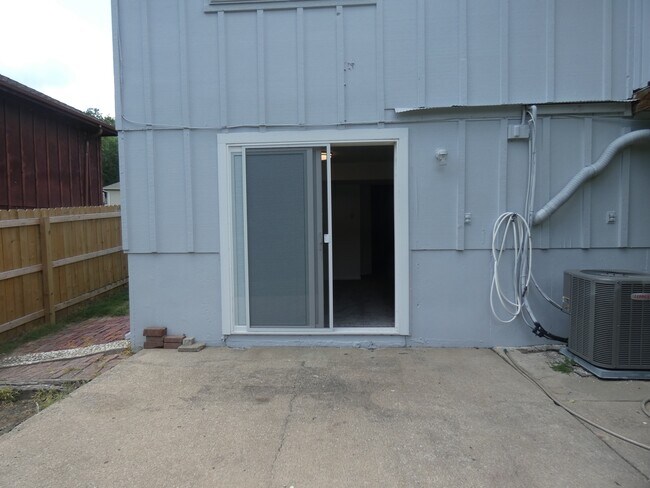 Building Photo - 5901 Creek View Dr