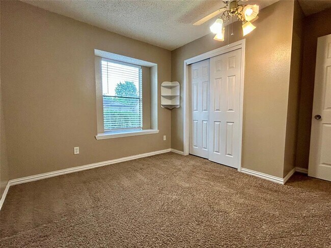 Building Photo - 2711 Laurel Creek Way
