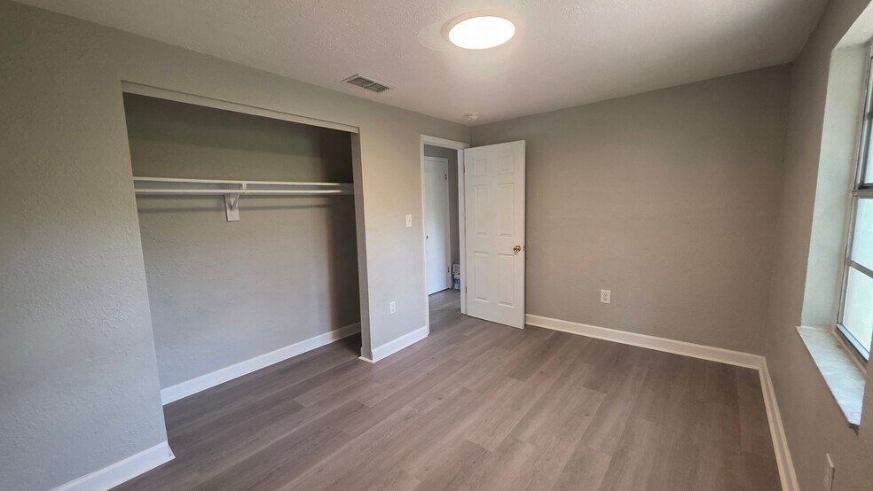 Building Photo - 101 S Forest St