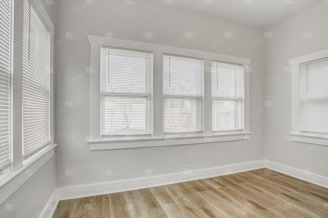 Building Photo - 812 Monroe Ave