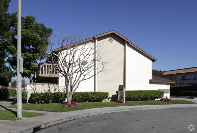 Building Photo - Evergreen Apartments