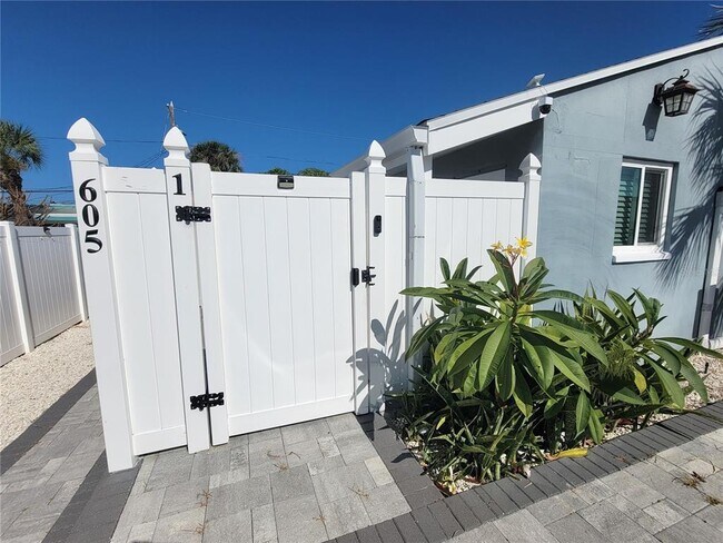 Building Photo - 605 69th Ave