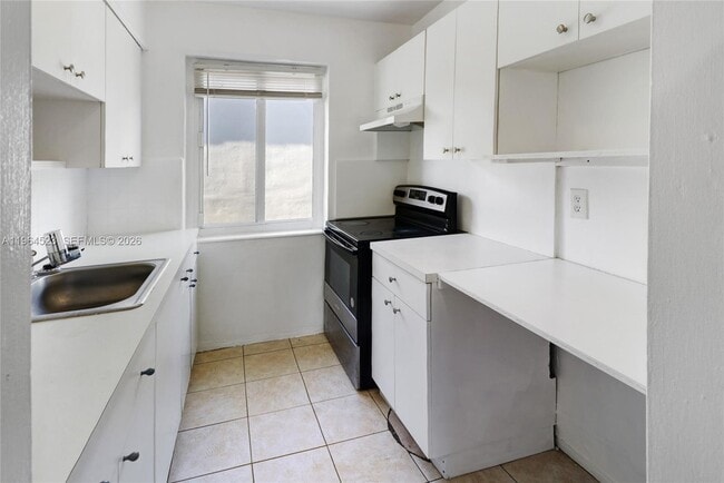 Building Photo - 8100 Crespi Blvd