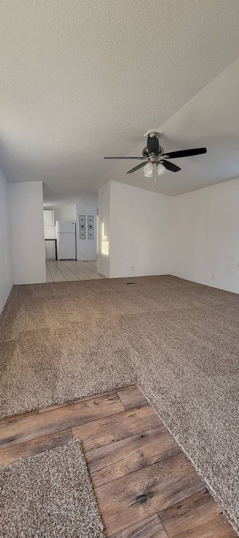 Building Photo - Ready to Move in