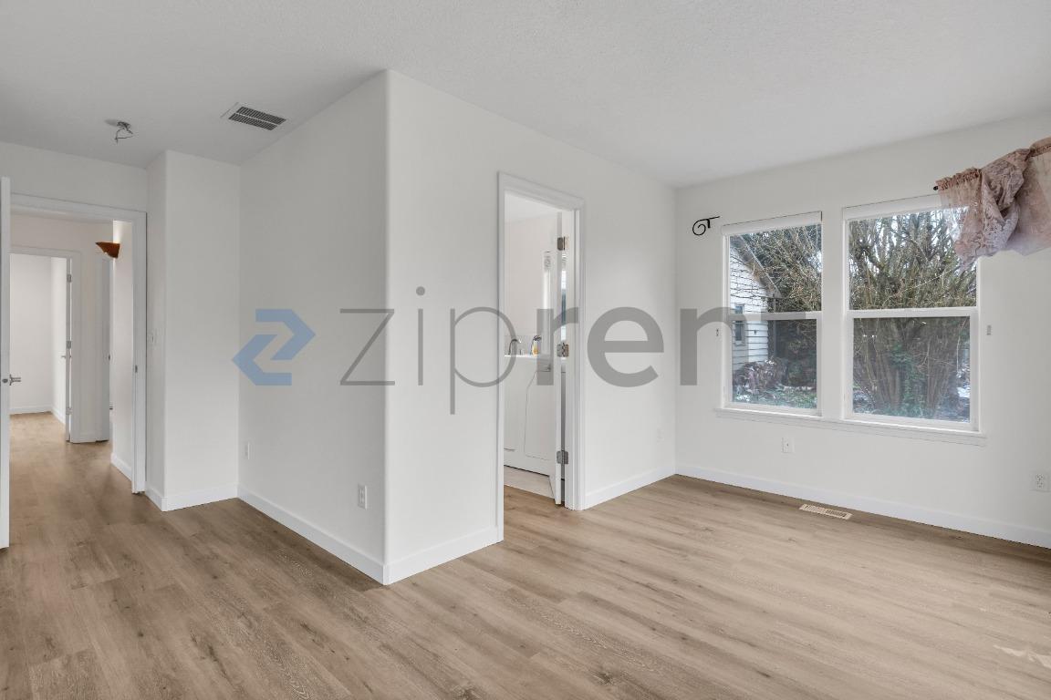 Building Photo - 9904 NE 27th Ct