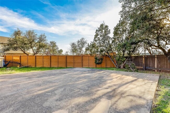 Building Photo - 9200 Hurley Cove