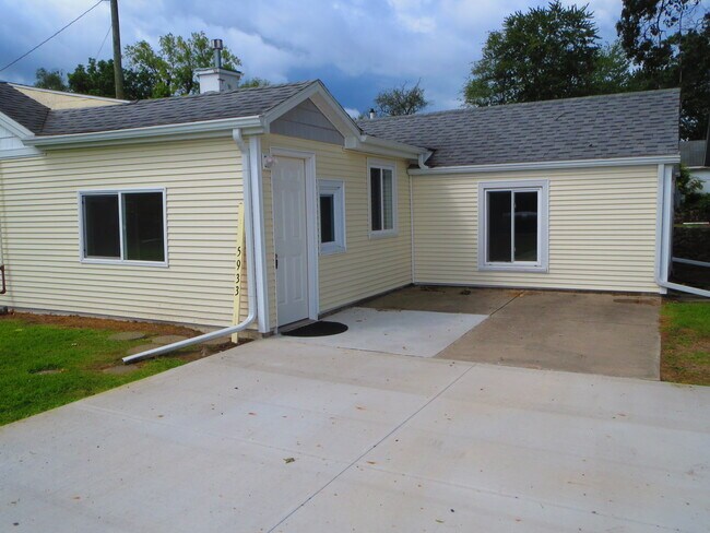 Building Photo - 5933 Blossman Rd