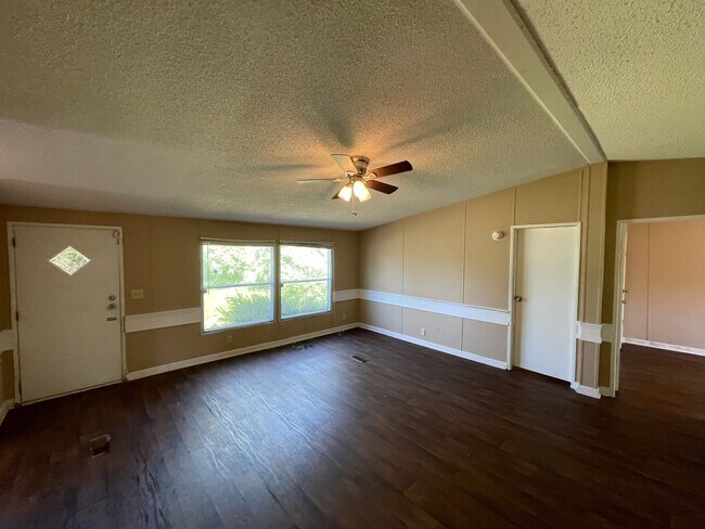 Building Photo - Nice three bedroom two bath modular home i...