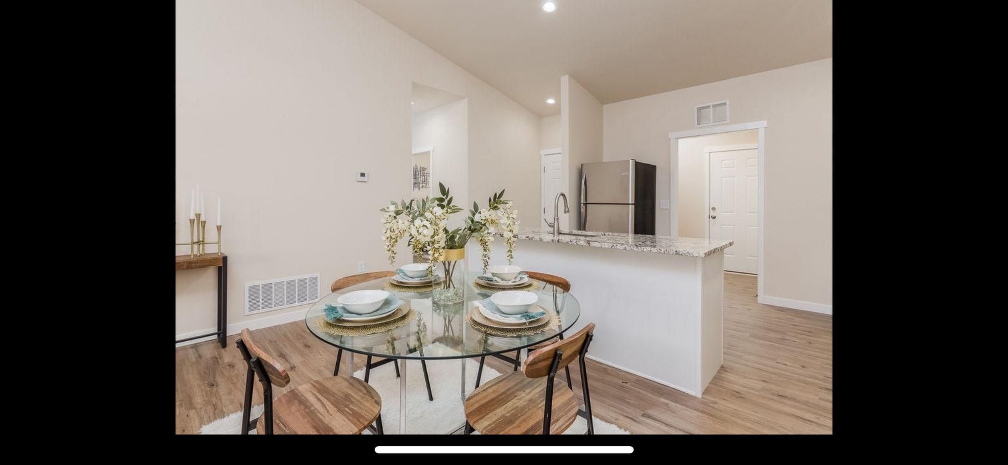 dining area - 744 E Springmont Dr