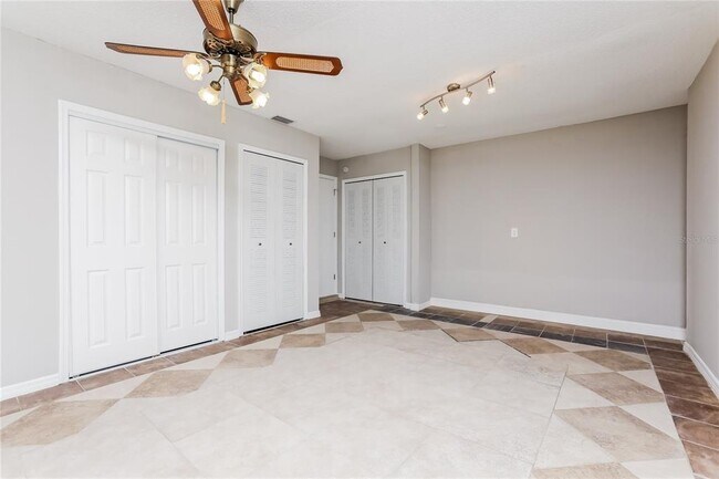 Building Photo - 231 Lago Vista St