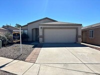 Building Photo - Delightful East Side 3 bedroom/2 bath Home...