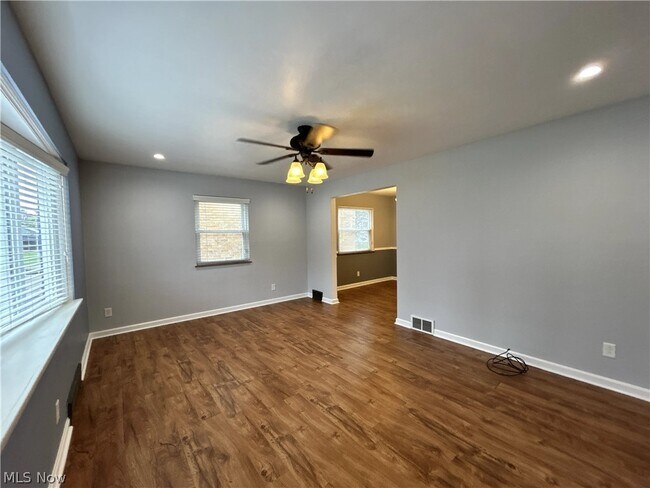 Building Photo - 925 Oxford Blvd