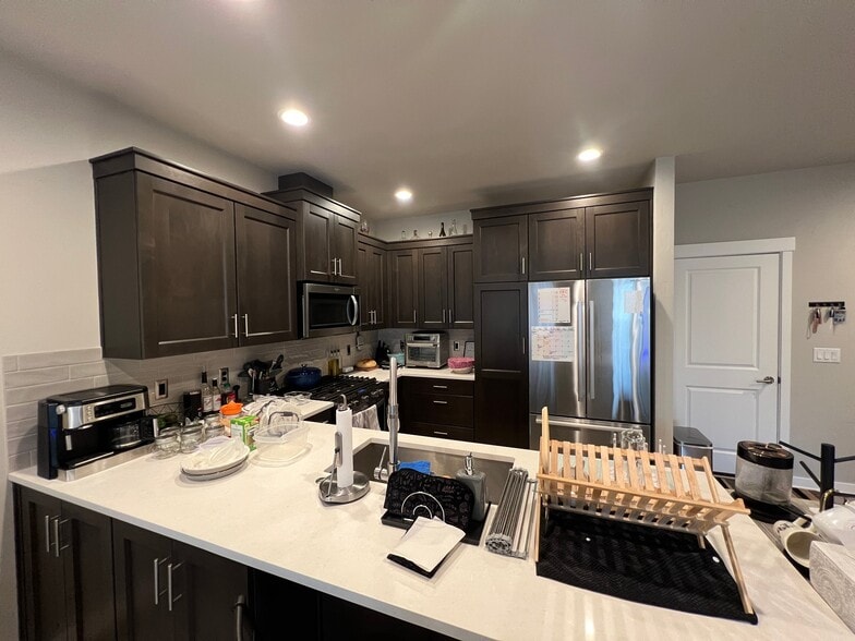 Building Photo - 5565 SE 80th Ave