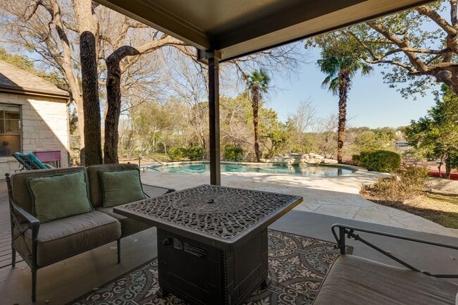 Building Photo - 132 Lakeway Dr