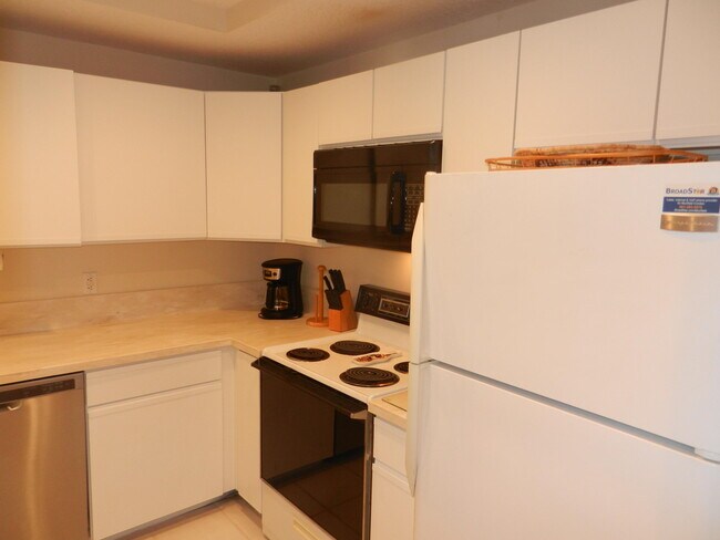 Building Photo - 301 Muirfield Ct