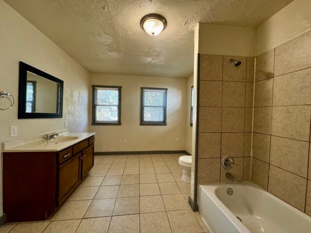 Building Photo - 2243 NW 15th St