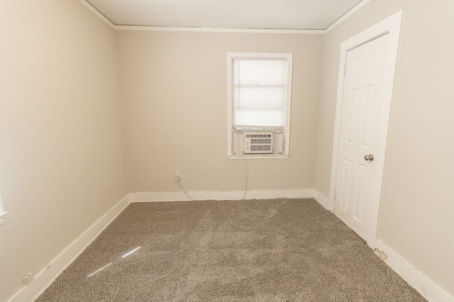 Building Photo - Downtown house off Hitt St!