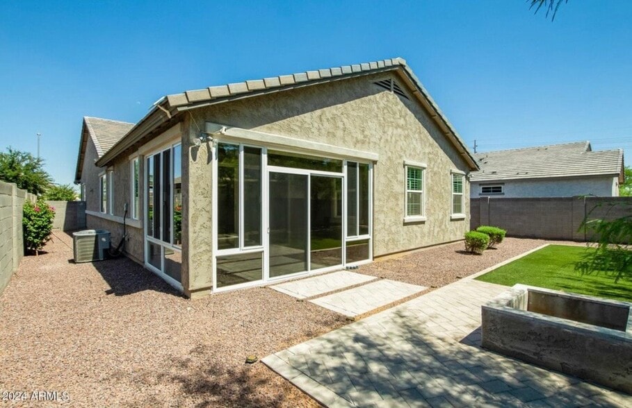 Building Photo - 5024 N 84th Dr
