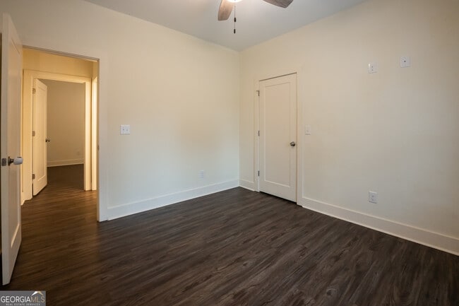 Building Photo - 1020 Bell Cir