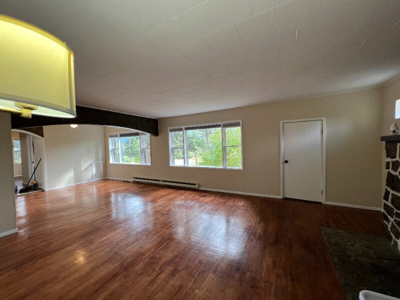 Building Photo - 632 1st Ave E