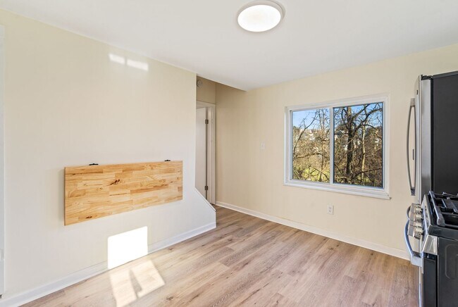 Building Photo - Newly Remodeled 2 Bedroom, 1 Bathroom in A...