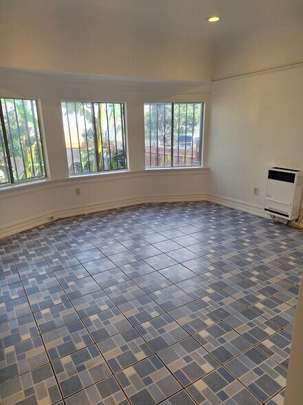 Building Photo - 1280 W 38th St