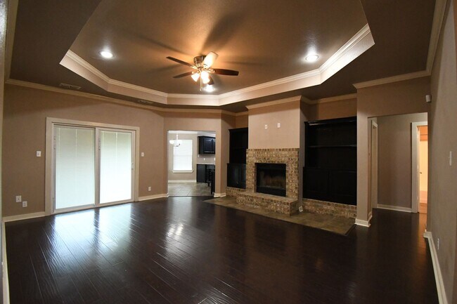 Building Photo - Lovely 4 Bedroom 2 Bath in Flint!