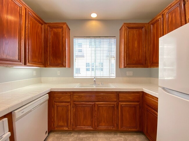 Building Photo - Beautiful Townhome in the Cascada Communit...