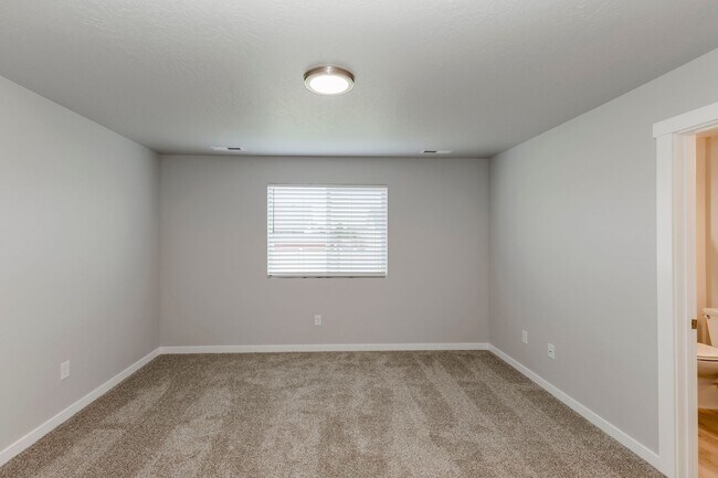 Building Photo - Charming Attached Townhome in Nampa at an Incredible Price!