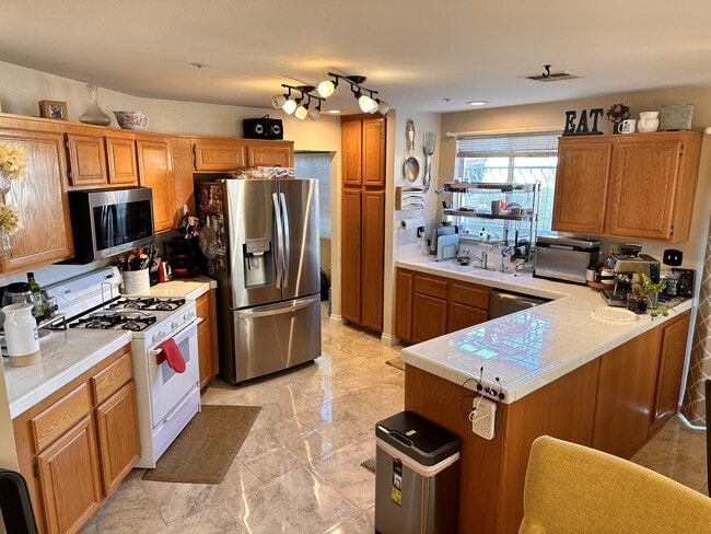 Building Photo - 16382 Applegate Dr