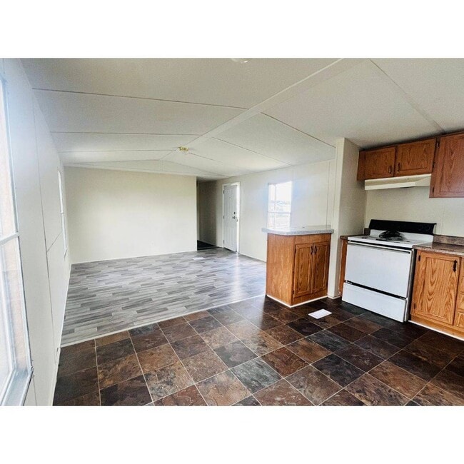 Building Photo - 301 Reid Ct