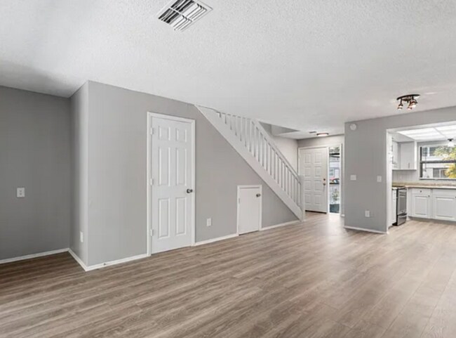 Building Photo - 2820 S Pines Dr