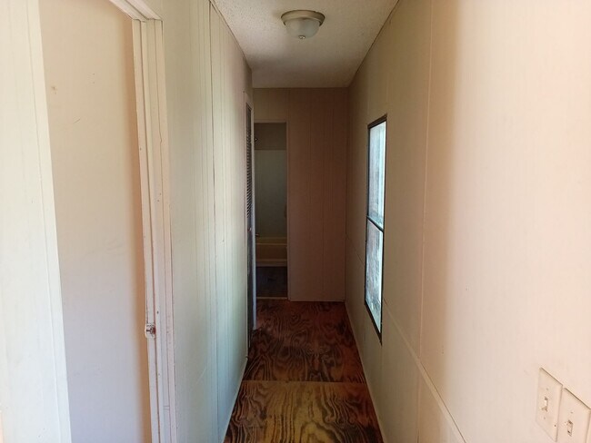 Building Photo - 231 Melody Ln