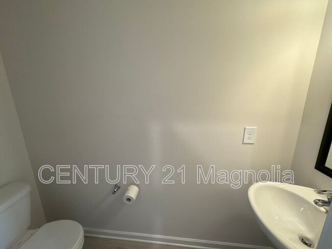 Building Photo - 815 Delta Ln