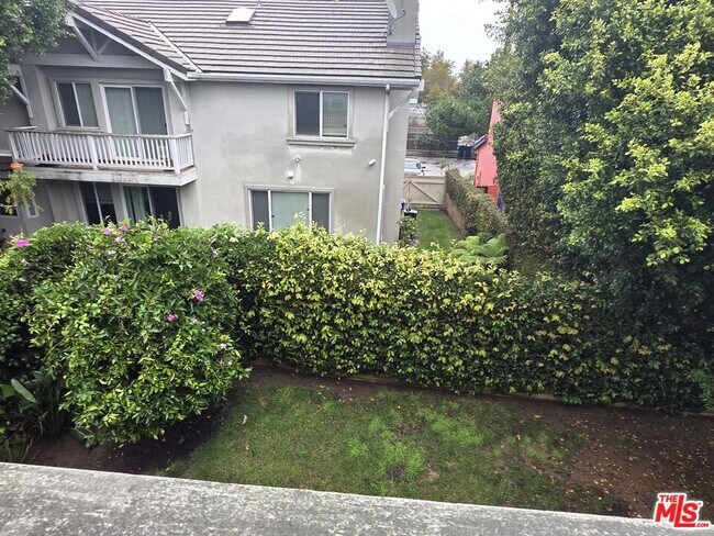 Building Photo - 4936 Beloit Ave