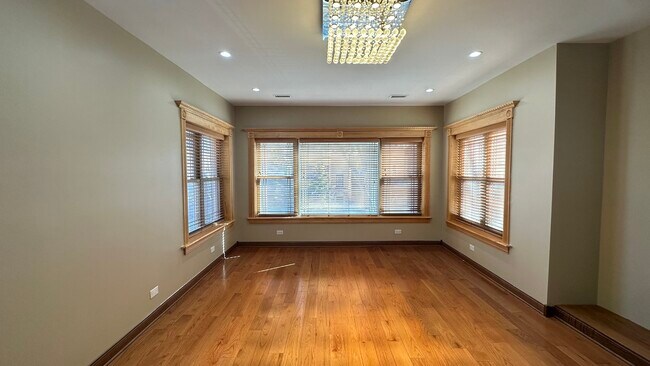 Building Photo - 5716 N Campbell Ave