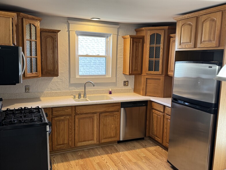 Building Photo - 533 Slocum Rd