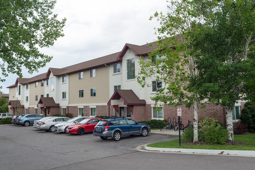 Brookside Parking - Brookside Park Apartments