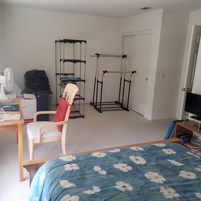 Building Photo - (Mission Grove) 5 BEDROOM, 1 bedroom downstairs! HOUSE!