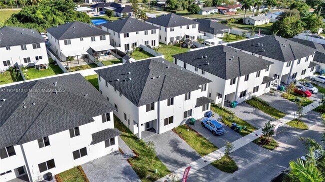 Building Photo - 22535 SW 125th Ave